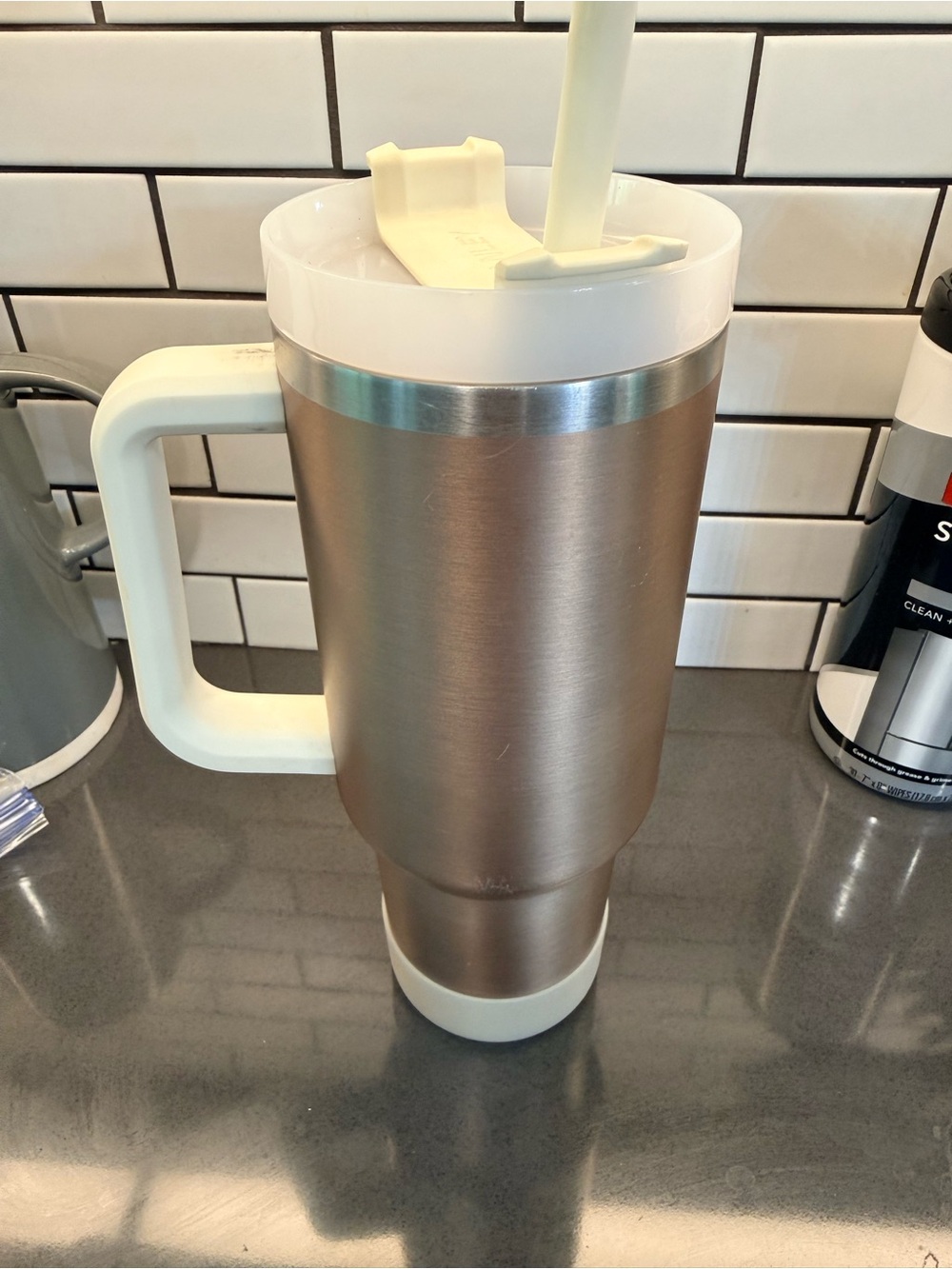 Stanley 40 oz Quencher Tumbler Taupe Cream Handle Straw - Picture 4 of 9